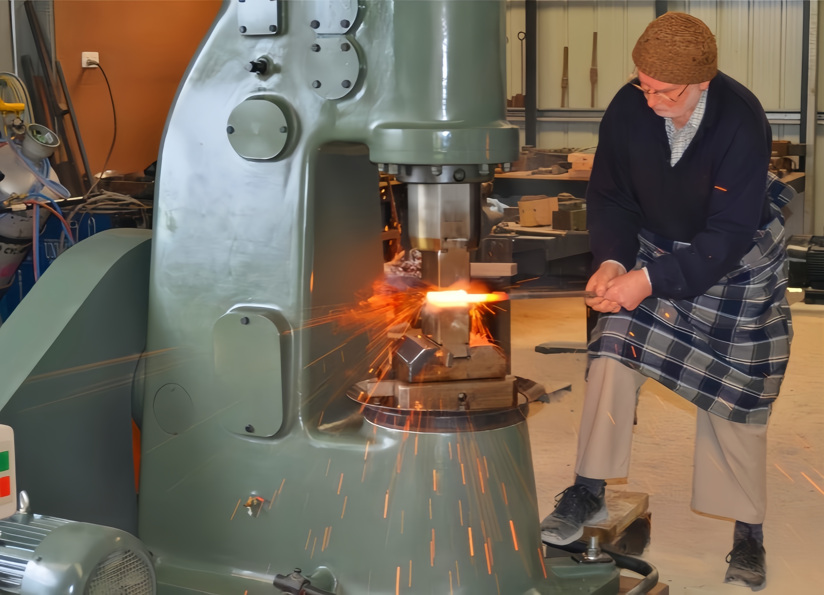 Pneumatic Forging Hammer (C41A 15-2000kg)