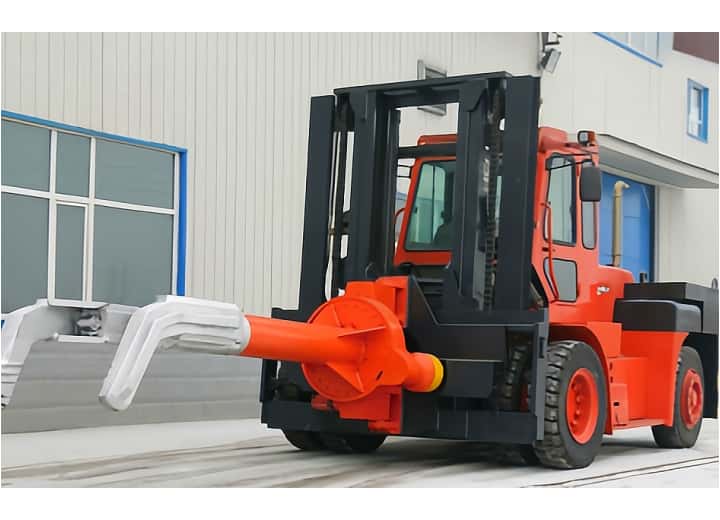 Forging manipulator operating in factory