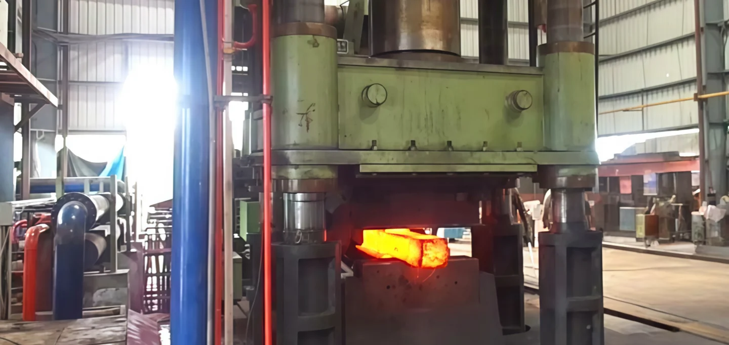 Hydraulic forging press working area showing upper die lower die and workpiece clearance